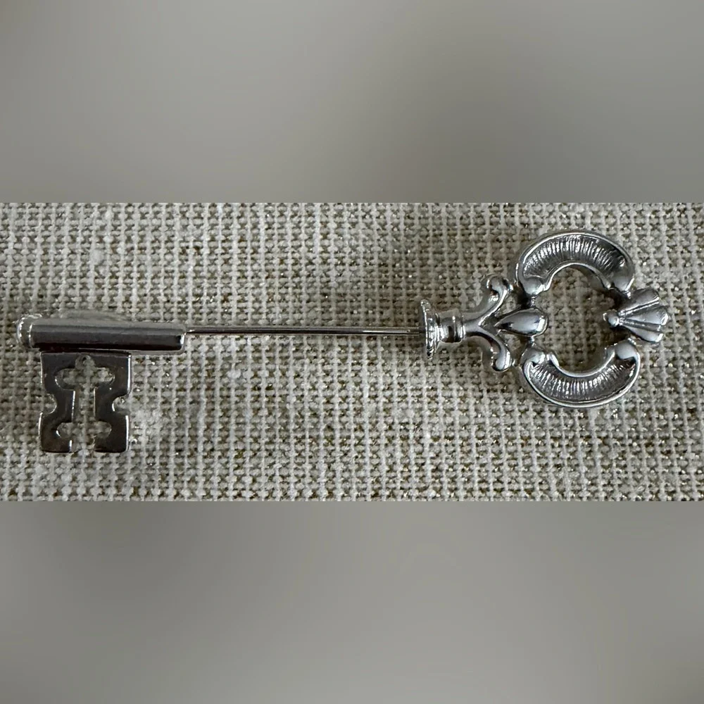 Avon Elegant Silver Decorative Key